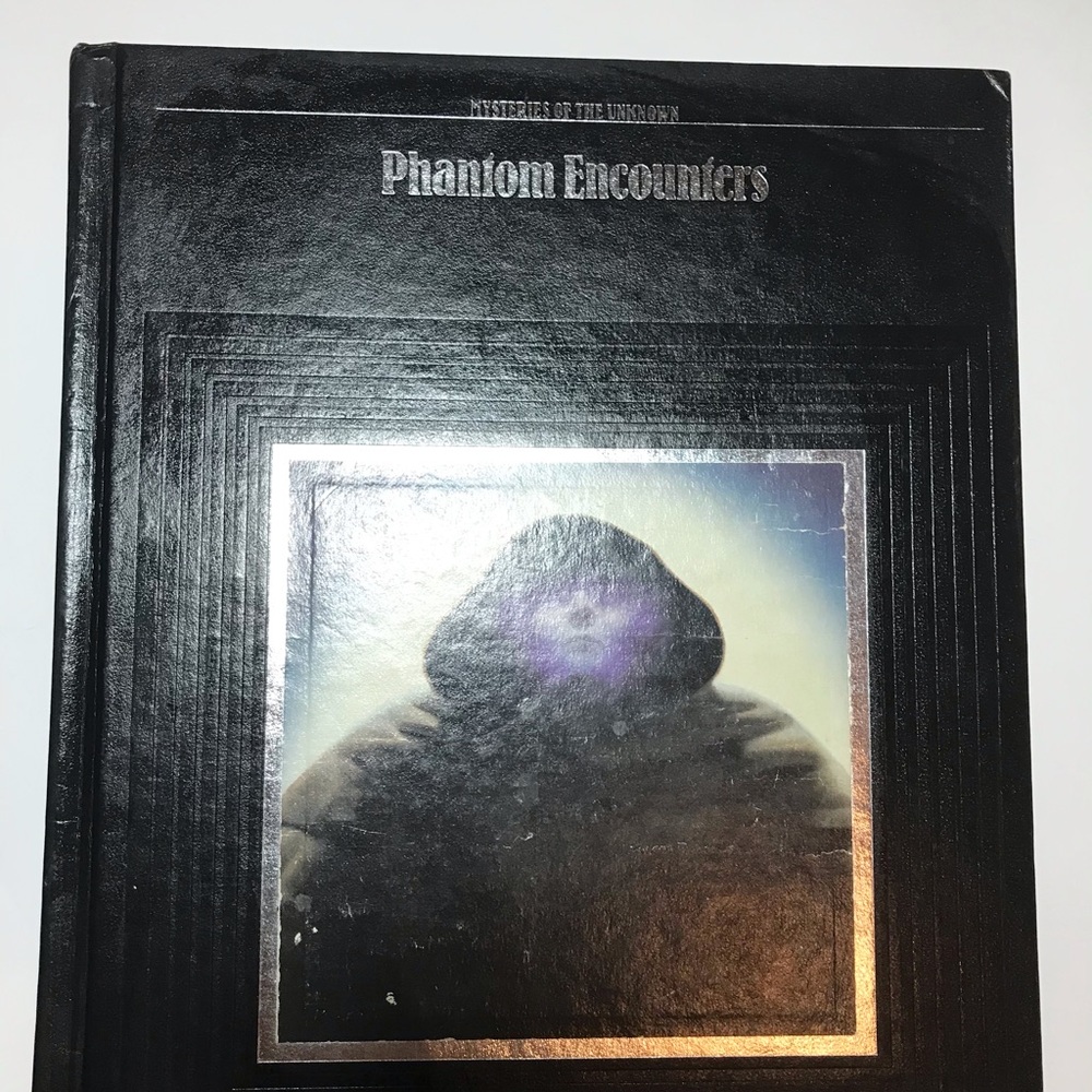 3/$15 Phantom Encounters Hardcover Book 💕